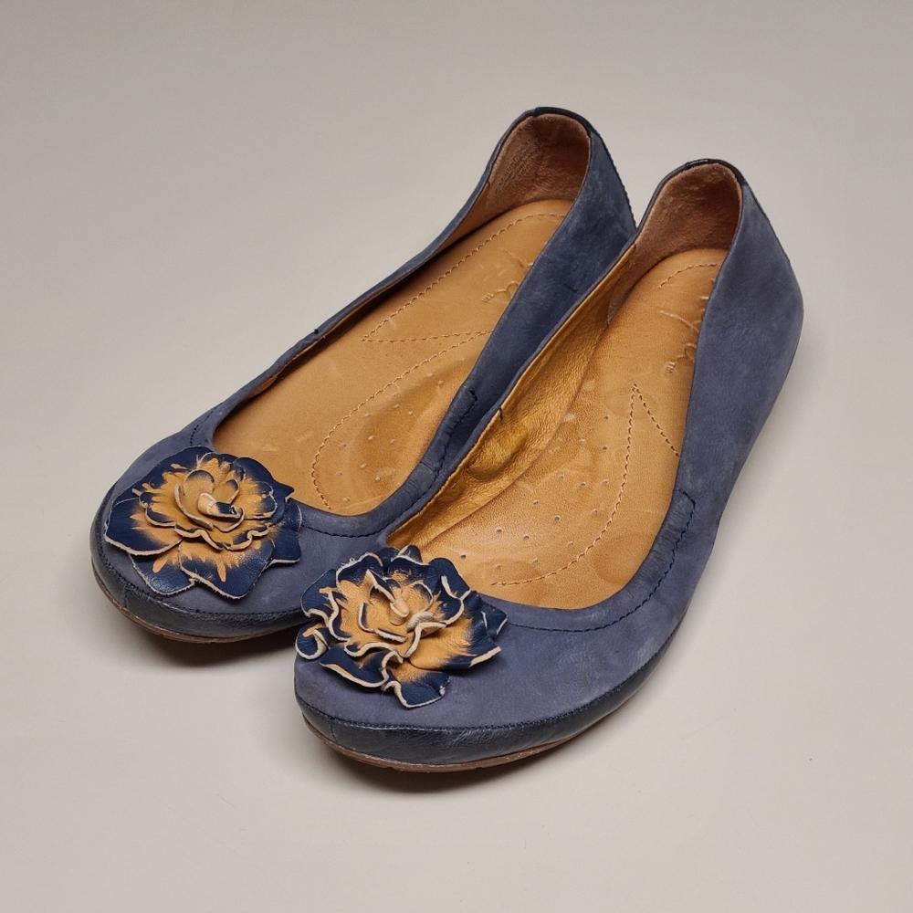 Naya Rustica floral toe loafer size 8